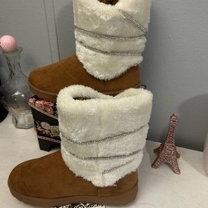 New Jessica Carlyl fur bling boots😍